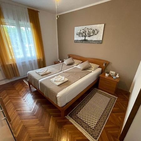 Apartman Pcelica Apartman Póla Kültér fotó