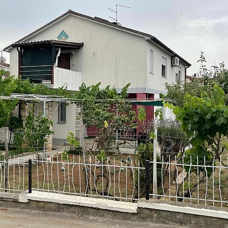 Apartman Pcelica Apartman Póla Kültér fotó