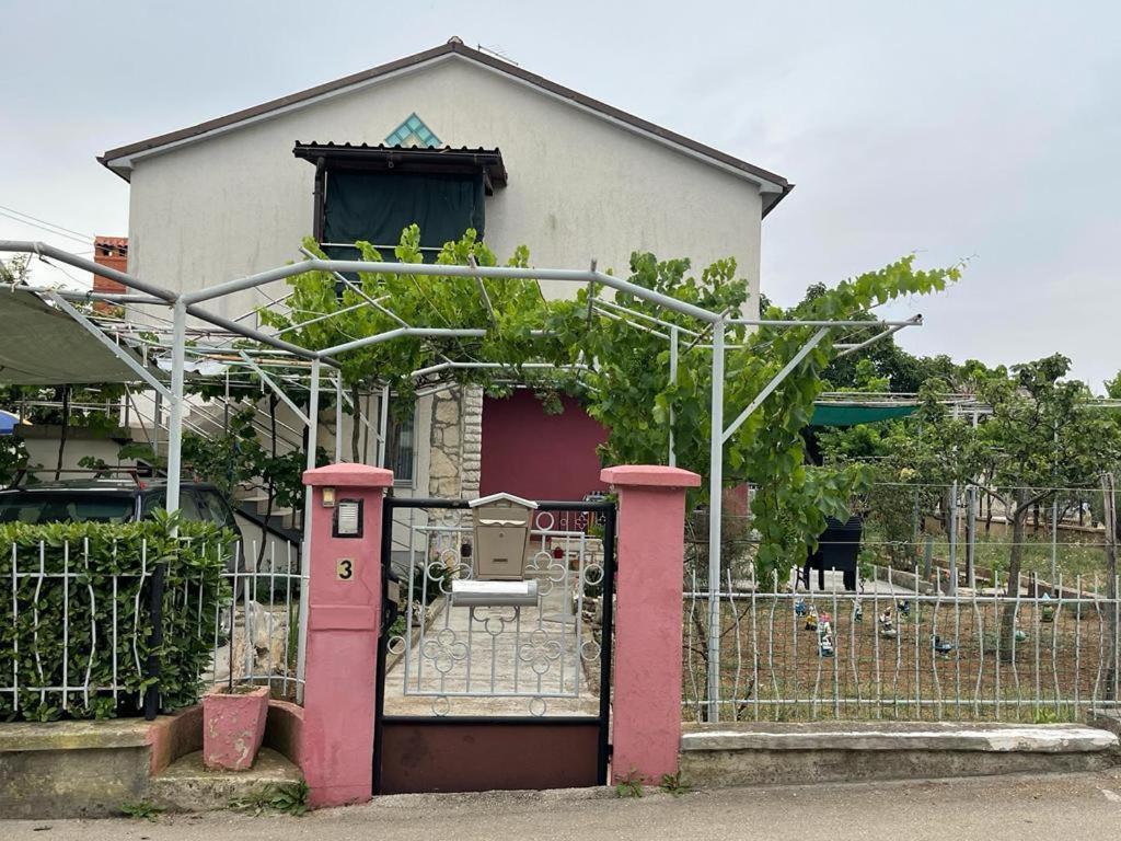 Apartman Pcelica Apartman Póla Kültér fotó